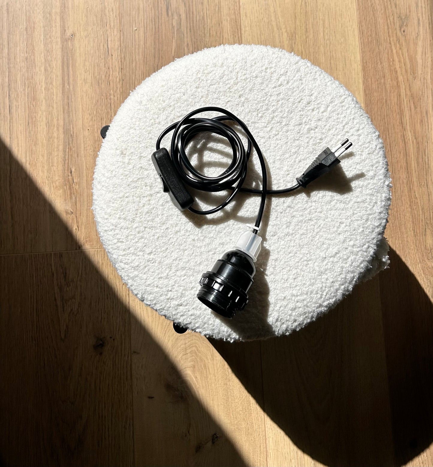 Câble électrique avec douille